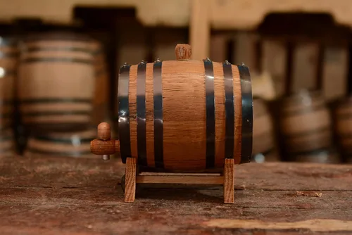 Vista 5 de Personalizado – Barril de envejecimiento de bourbon de roble blanco americano – roble envejecido (1 litro, aros negros)