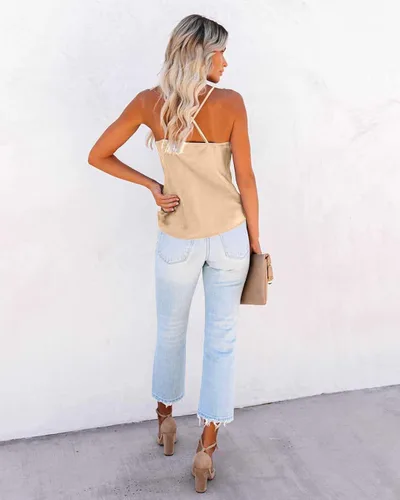 Vista 3 de Aoulaydo Camisola de satén con tirantes delgados y cuello en V para mujer, con cuello vuelto, camisola de seda, sin mangas