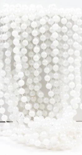 Vista 3 de Andaz Press Cuentas blancas de Mardi Gras a granel, collar de perlas sintéticas a granel para recuerdos de cumpleaños, decoraciones de collar