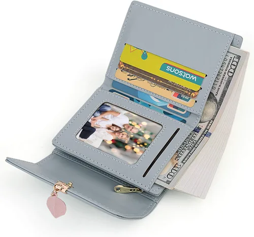 Vista 3 de UTO - Cartera pequeña RFID de piel sintética con dije de hoja, cierre de cremallera y tarjetero.