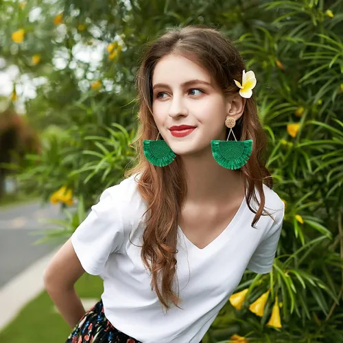 Vista 5 de COIRIS - Aretes bohemios con flecos y borla larga para mujer, Acrílico, No es una piedra preciosa