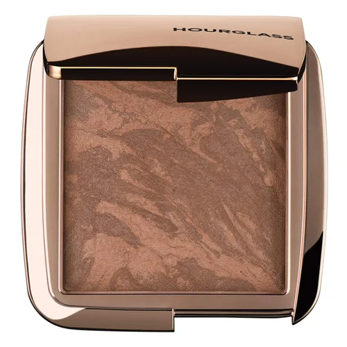 Vista 5 de Hourglass Ambient Lighting Bronzer in Luminous Bronze Light. Highlighting Bronzer for a Natural Sun-Kissed Glow Luz de bronce desnudo