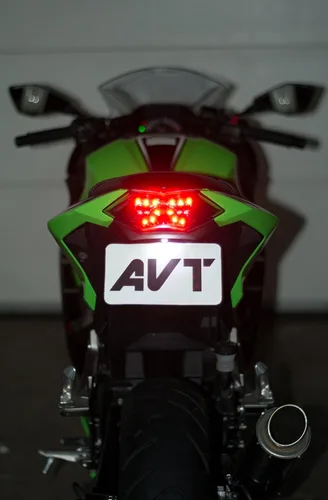 Vista 3 de AVT Kit eliminador de guardabarros Ninja 300 2013-2017 - Luz trasera LED integrada