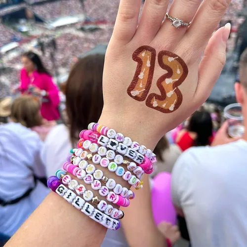 Vista 5 de 30 piezas de mercancía de concierto, 13 tatuajes temporales, 13 tatuajes, tatuajes de manos, tatuajes temporales de estrella, accesorios