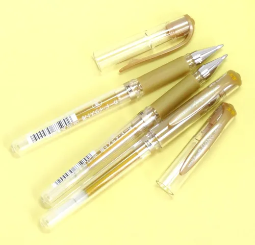Vista 2 de Uni-Ball Signo Broad Point Gel Impact Pen Tinta Dorada, 0.039 in, 3 bolígrafos por paquete (importación de Japón) [Paquete original Komainu-Dou]