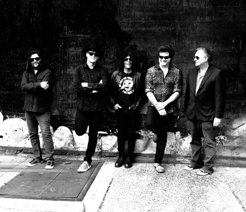 Vista 3 de Dramarama Cinéma Vérité El legendario álbum debut, Cinéma Vérité combina todo, desde el panache de la Invasión Británica y las influencias glam