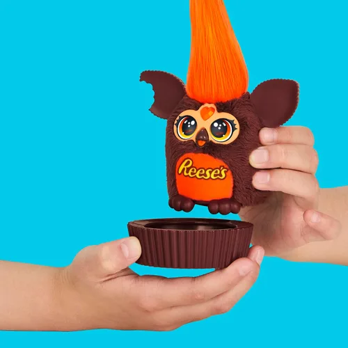 Vista 4 de FURBY Furblets REESE'S - Taza de mantequilla de maní pequeña de felpa electrónica de 3 pulgadas, juguetes de caramelo para niños de 6 años