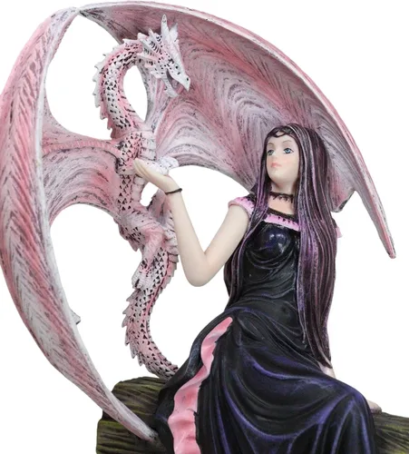 Vista 4 de Ebros Gift Fantasy Myths and Legends - Elegante dragón Wyvern rosa con hada rosa en vestido negro, damisela sentada en banco de madera, figura