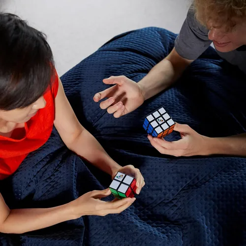 Vista 3 de Rubik's Juego de Rompecabezas de Cubo Avanzado Set 3 x 3 + 2 x 2 – Pack de 2 y Cubos 3 x 3 Originales con Colores Combinados – 6064009 – Juguete