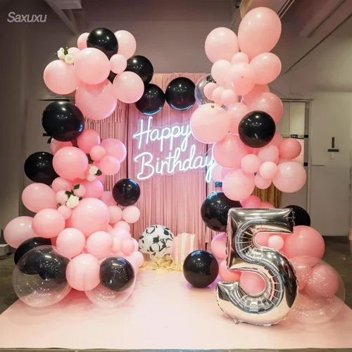 Vista 5 de Kit de arco de globos rosa y negro, kit de arco de guirnalda de globos negros y rosados, globos de látex de corazón macarrón, globo de confeti