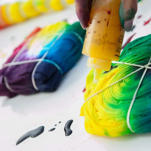 Vista 7 de Kit de teñido anudado de un solo paso Tulip para fiesta de 5 personas, gran actividad de fiesta, regalo para manualidades y artes, colores Arco iris