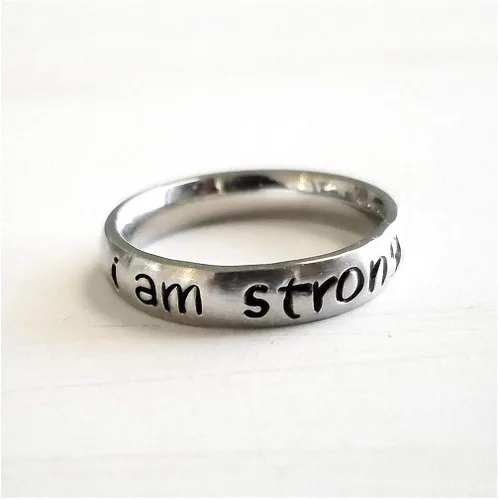 Vista 3 de Ronliy - Anillo de acero inoxidable con texto en inglés "I am Bas