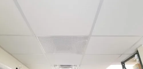 Vista 2 de 1800ceiling Azulejo perforado de plástico blanco de 2'x2' con agujeros de 1/4" (3)