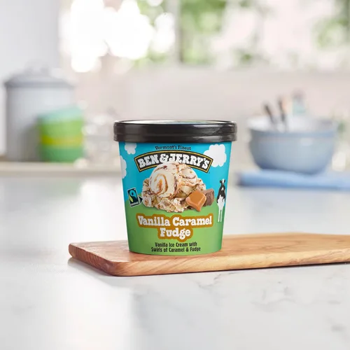 Vista 8 de Helado Ben & Jerry's de vainilla con caramelo y fudge, pinta sin OMG, 16 onzas