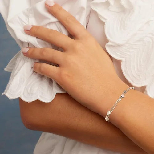 Vista 3 de LINGBG JEWELRY Pulseras en capas de plata de ley 925, pulseras de amor con corazón, pulseras de estrellas para mujer, pulseras de doble hebra