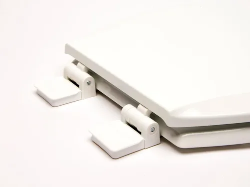 Vista 4 de 1Q1R5-04 Asiento de inodoro de madera moldeada prémium con bisagra Vari-Adjust Release 'N' Clean Lok-Down y accesorios de montaje Quik-Lok, redondo