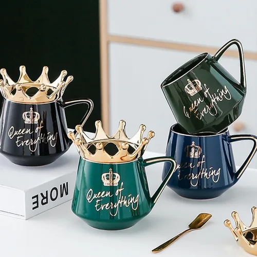 Vista 8 de Arawat Queen of Everything - Taza con tapa, taza negra dulce con corona de café, taza de 12 onzas, regalo con cuchara y posavasos, taza de té