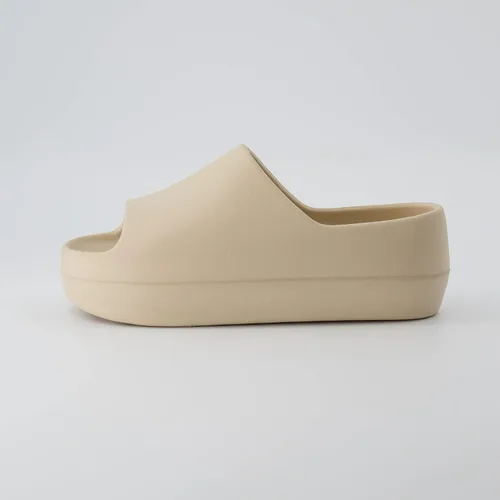 Vista 2 de CUSHIONAIRE Sandalia de plataforma Harrison para mujer con +Comfort