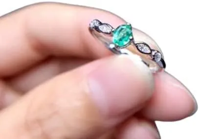 Vista 4 de Anillo de plata de esmeralda colombiana natural 1 ct