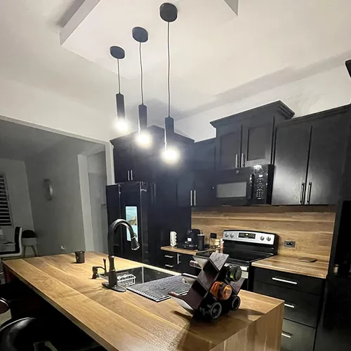 Vista 6 de OKELI Luz Colgante, Luminaria de Luces Colgantes Negras Modernas, Iluminación Colgante LED Única de 3-CCT para Isla de Cocina, 20W