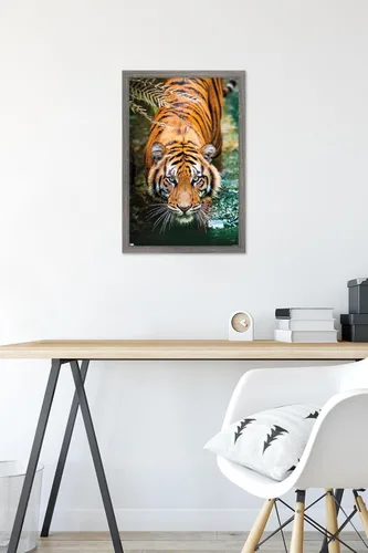 Vista 6 de Trends International Tiger - Póster de pared de agua, 14.725 x 22.375 pulgadas, versión enmarcada de madera de granero