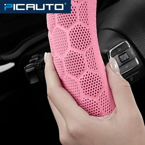 Vista 6 de Cubierta de Volante de Masaje PIC AUTO, Cubierta de Volante de Coche de Cuero Beige y Material de Patrón de Fútbol Rosa Combinado, Cubierta