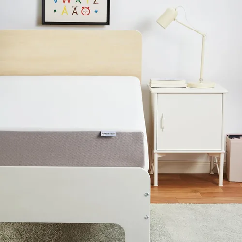 Vista 21 de Amazon Basics Colchón de espuma viscoelástica, sensación suave y mullida, 6 pulgadas, individual, blanco/gris