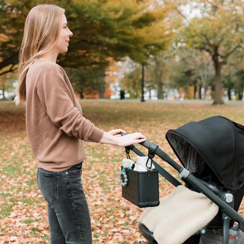 Vista 2 de Stroll Pouch - Organizador de cochecito de bebé de EVA impermeable con correa para el hombro, personalizable como una bolsa Bogg, organizador