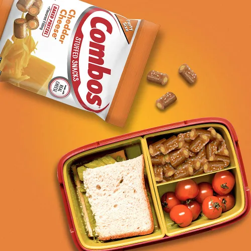 Vista 7 de Combos Bocadillos de pretzel horneados con queso cheddar, 13.5 onzas, bolsa, 13.5 onzas