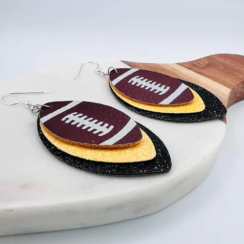 Vista 3 de Aretes de fútbol para mujer, joyería de fútbol, accesorios de fútbol, regalos de fútbol, aretes colgantes con purpurina, aretes de piel sintética