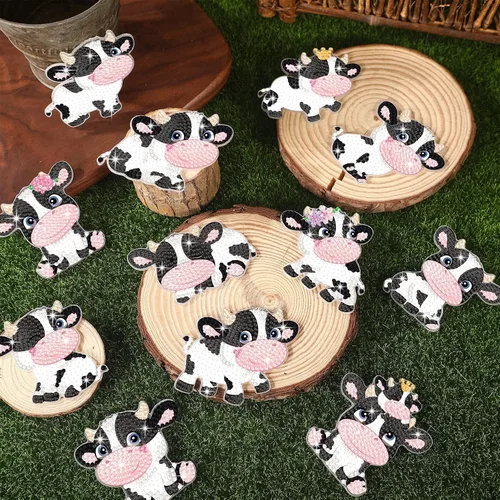 Vista 2 de Thinkday Kit de 12 llaveros de pintura de diamante de vaca de granja, para bricolaje, lindos llaveros de arte de diamantes de vaca para adultos