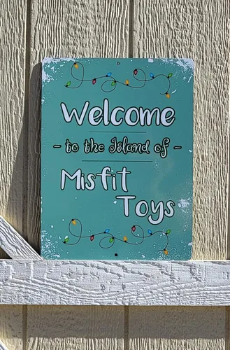 Vista 2 de Letrero con texto en inglés "Welcome to the Island of Misfit Toys", divertido letrero de Navidad, 2 tamaños (8 x 12 pulgadas)