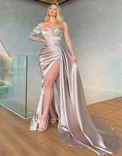 Vista 4 de Vestidos de fiesta de sirena con abertura, largos 2023, de un hombro, de satén, lentejuelas, vestidos de noche formales con mangas