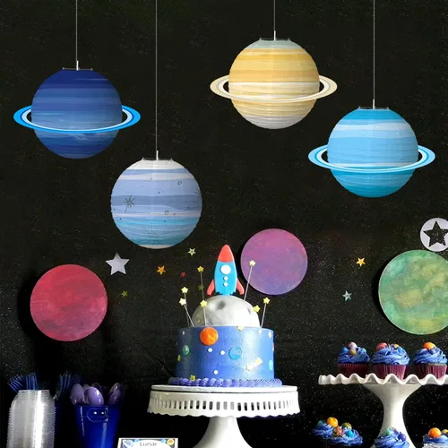 Vista 4 de 8 linternas de planetas de papel 3D de gran tamaño para decoración de fiesta de cumpleaños de niños con temática de astronautas, espacio exterior