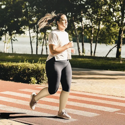 Vista 3 de FEYHAY Calcetines de compresión de cobre de talla grande (3 pares) de circulación de 20-30 mmHg es el mejor atlético y diario para hombres y mujeres