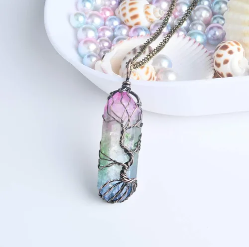 Vista 2 de Abitoncc Collar clásico con colgante de cristal curativo de 7 chakras naturales irregulares con alambre de cobre envuelto en alambre de cobre
