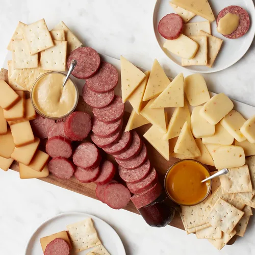 Vista 7 de Hickory Farms Mezcla de queso cheddar ahumado, paquete de 3, 10 onzas cada uno - Artículo de comida para charcutería