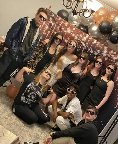 Vista 6 de Eyegla Paquete de 8/12/18 lentes de sol de neón a granel coloridos para fiesta, gafas retro para fiesta para adultos, hombres y mujeres