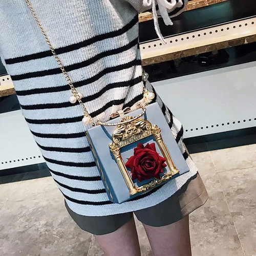Vista 3 de QZUnique Bolso de noche con diseño de ángel de amor en relieve para mujer, bolso cruzado con cierre de lazo, bolso de hombro barroco