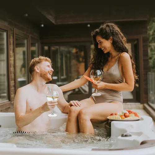 Vista 4 de Copas de vino flotantes para piscina con tapas de taza, juego de 2, copas de vino inastillables junto a la piscina, taza flotante, tina de piscina
