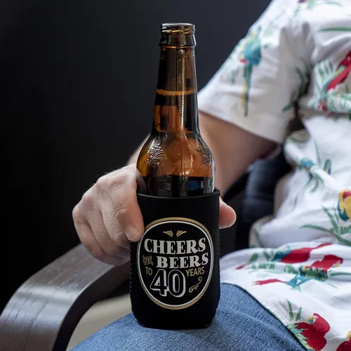 Vista 8 de Prazoli - Enfriadores de latas de 40 cumpleaños (paquete de 12) – Decoraciones de feliz cumpleaños de 40 para hombres, saludos y cervezas a 40 años