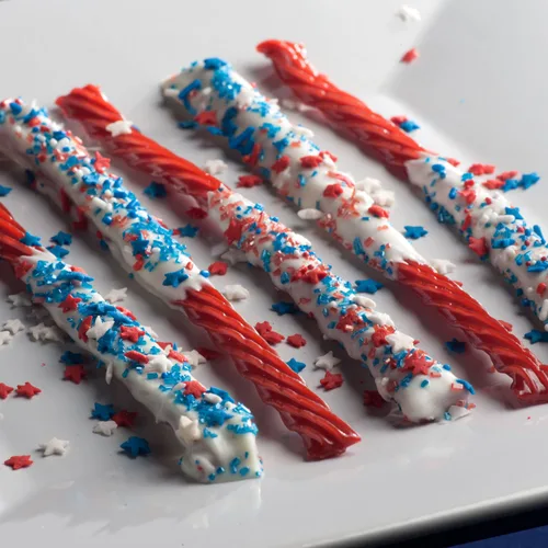 Vista 4 de Twizzlers Twists (Fresa, Bolsas de 16 onzas, pack de 6)