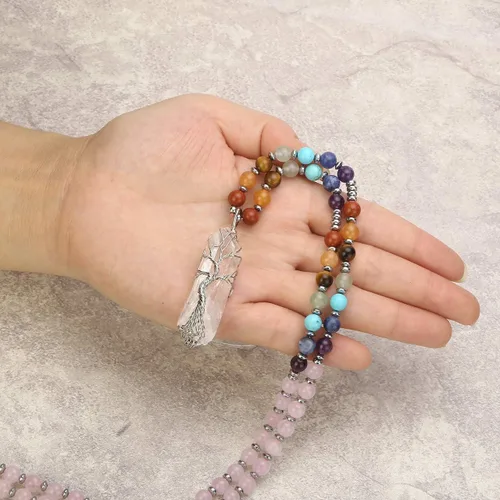 Vista 5 de Jovivi Collar con cristales curativos de 7 chakras naturales envueltos en alambre de cuarzo transparente colgante de árbol de la vida curativo