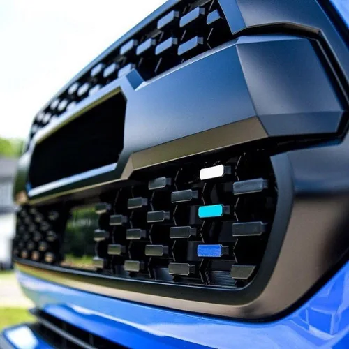 Vista 5 de iJDMTOY Adhesivo para rejilla de 3 colores, estilo retro, color blanco, azul, azul marino, compatible con Toyota Tacoma 2016-23 con rejilla TRD-Pro