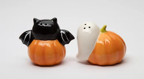 Vista 4 de Juego de salero y pimentero de cerámica fina para Halloween, casper y murciélago en calabaza, 3-1/8 pulgadas de largo