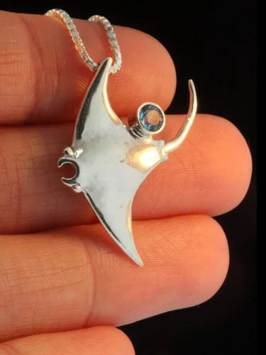 Vista 6 de Manta Ray Necklace with Gemstone Silver Stingray