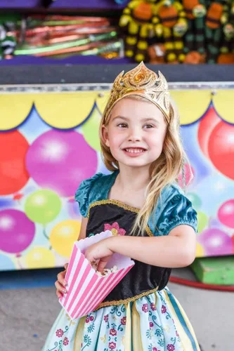Vista 5 de Little Adventures Disfraz de coronación de princesa alpina (para edades medianas de 3 a 5 años), lavable a máquina, vestido de fiesta para niños sin