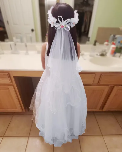 Vista 3 de Corona de flores con velo para niñas, ideal para eventos como bodas