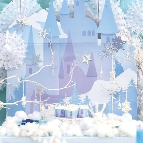 Vista 2 de Fun Express Winter Princess Castle - Decoración de fiesta de cumpleaños de Frozen y telón de fondo de cabina de fotos Pantalla grande de 44 x 55
