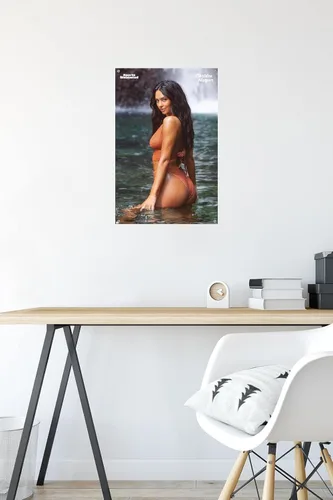 Vista 6 de Trends International Sports Illustrated: Swimsuit Edition - Póster de pared Christen Harper 23, 14.725 x 22.375 pulgadas, paquete de póster premium